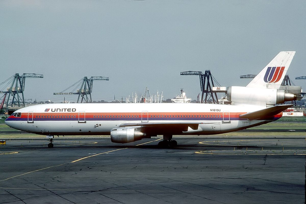 The United Airlines McDonnell Douglas DC-10-10 registered N1819U, a three-engined wide-body airliner with one engine in the tail.