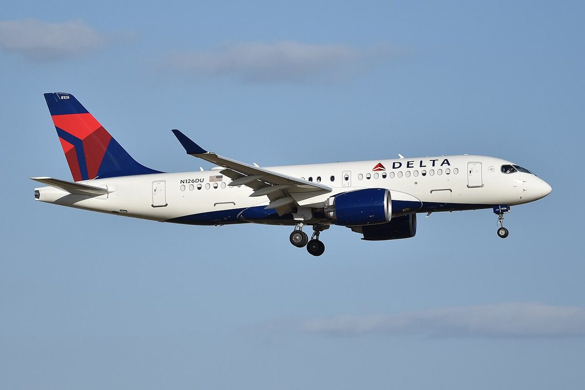 A Delta Air Lines twin-engine airliner, registration N126DU, on approach with its landing gear down.