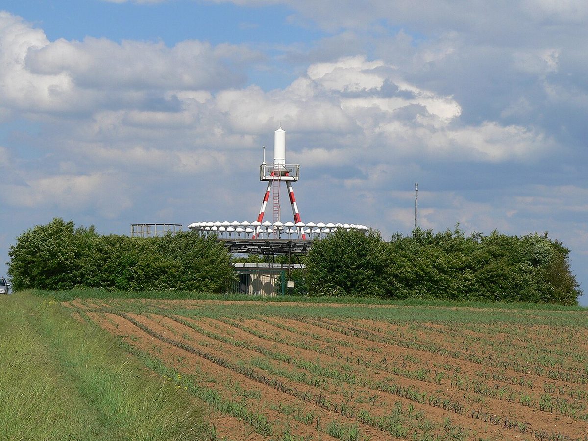A VORTAC ground station, a VOR installation with a TACAN antenna on the same site.