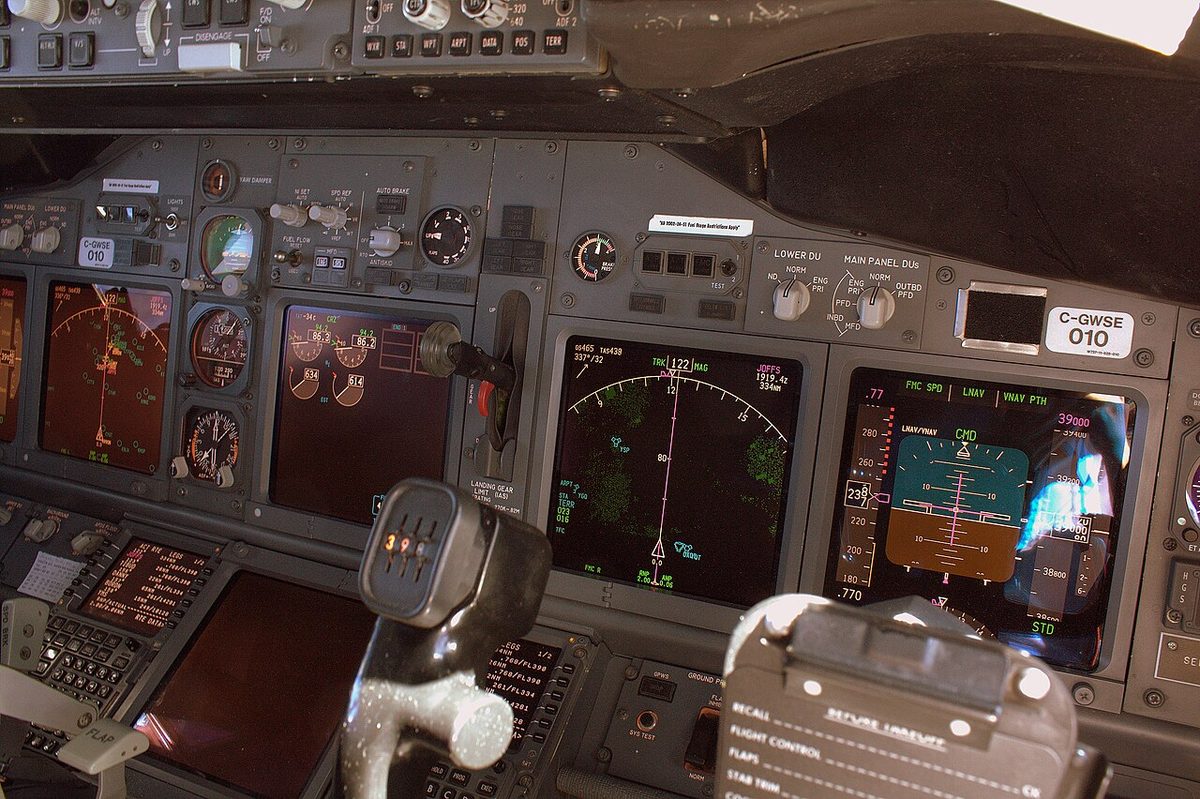 Part of the main instrument panel of a Boeing 737NG, with its flight display units.