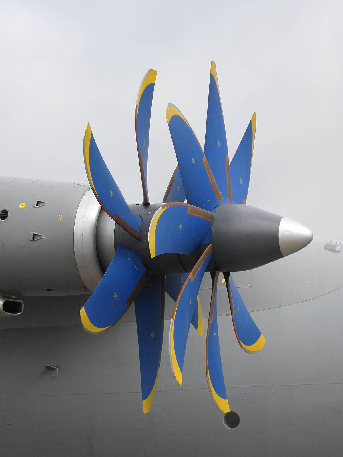 The propellers of an Antonov An-70 turboprop: two sets of curved blades mounted one directly behind the other on the same axis.