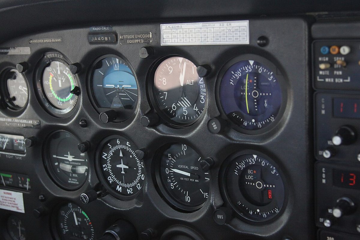 Cessna instrument panel: airspeed, attitude and altimeter dials in the top row, turn coordinator, heading indicator and vertical speed below.