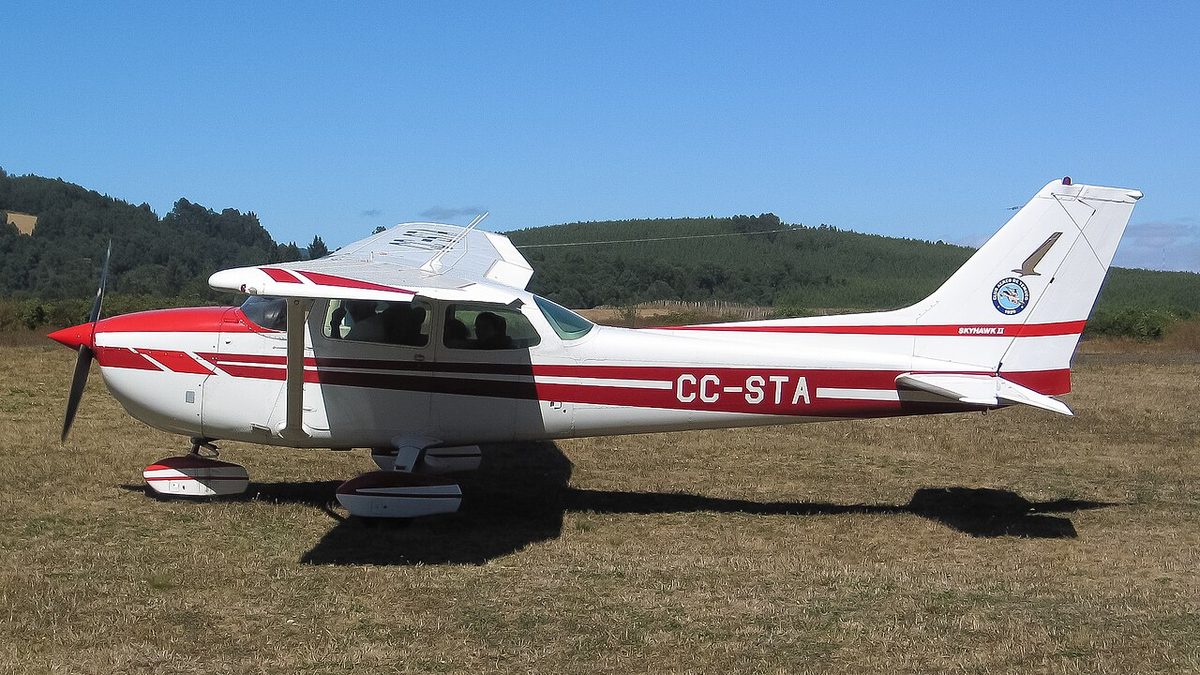 A Cessna 172, a high-wing single-engine light aeroplane.
