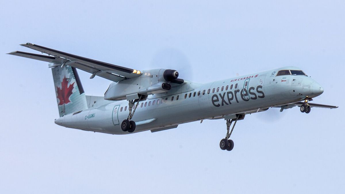 A Jazz De Havilland Dash 8-400 in Air Canada Express livery, gear down, landing.