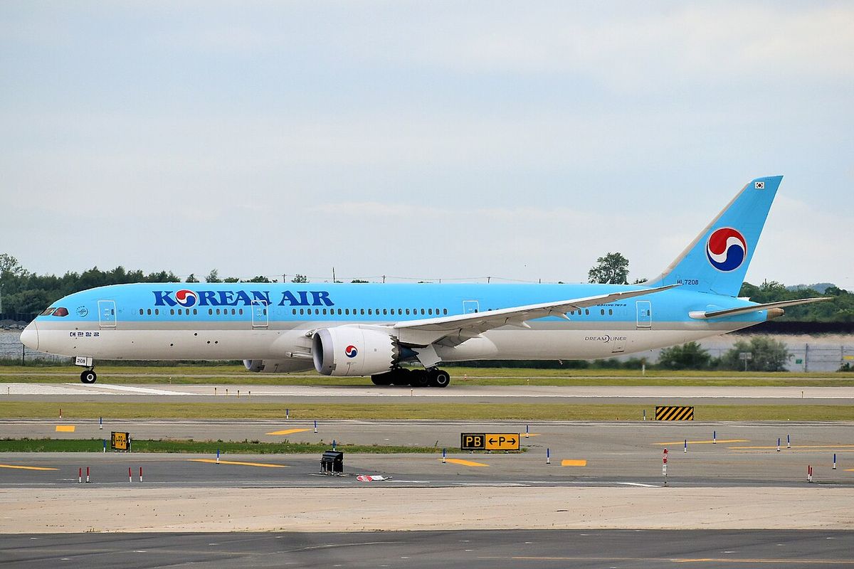 A Korean Air Boeing 787-9 in sky-blue livery with the taeguk logo on the tail, rolling on a runway.