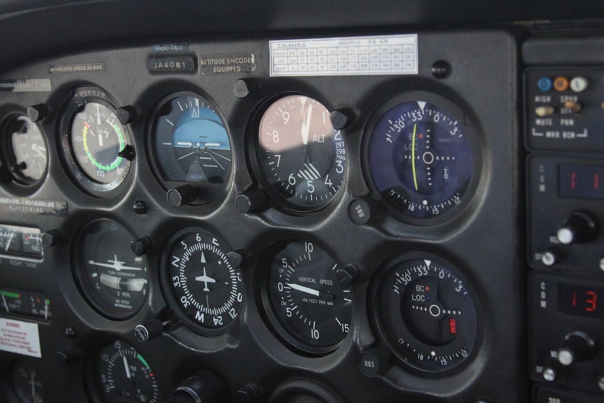 Cessna instrument panel: airspeed, attitude and altimeter dials in the top row, turn coordinator, heading indicator and vertical speed below.